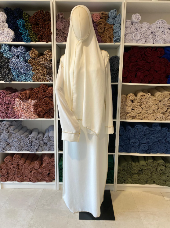 Abaya avec voile intégré à strass